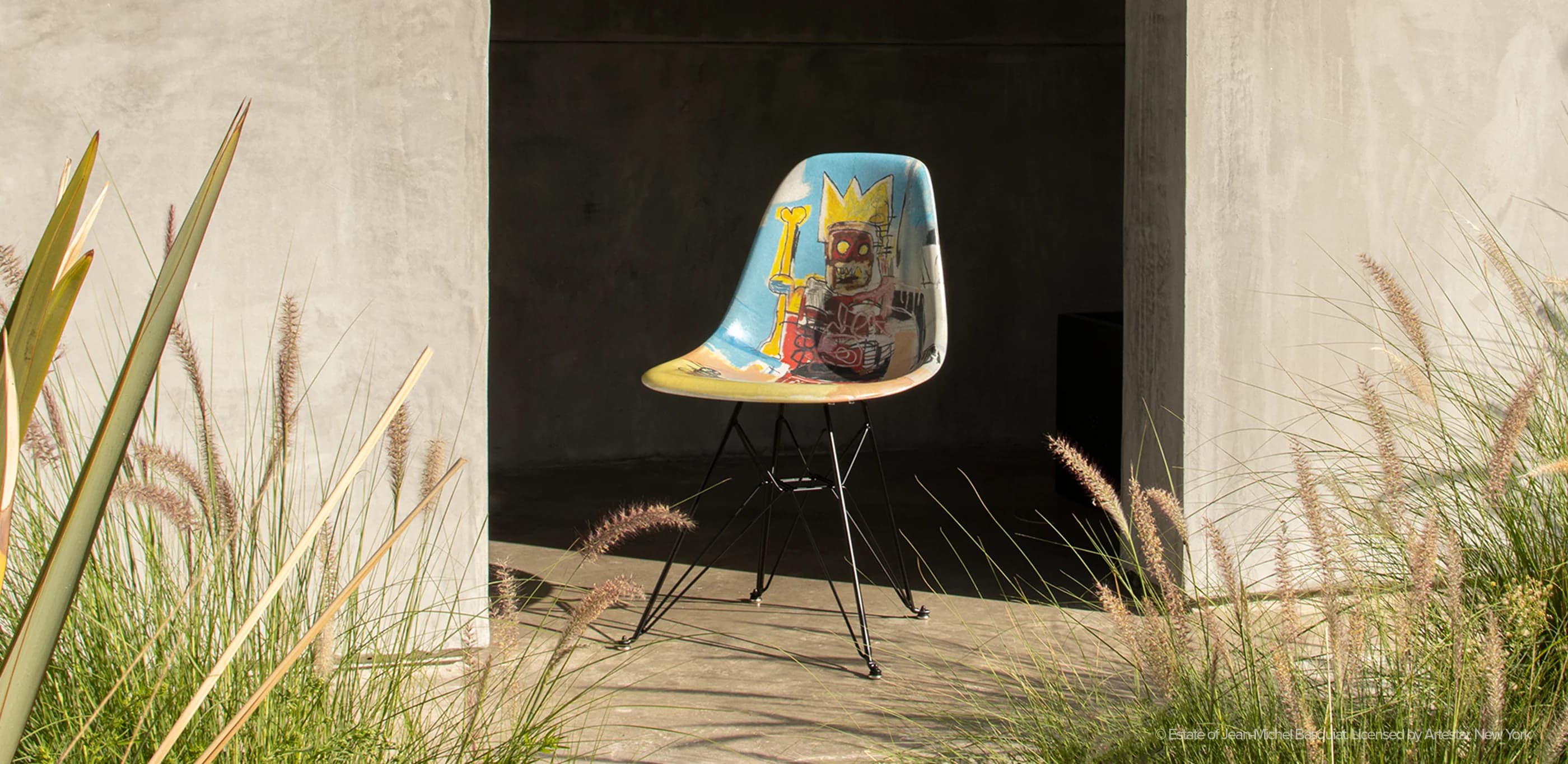 MODERNICA Basquiat × Eiffel: 바스키아 아트 셸 체어